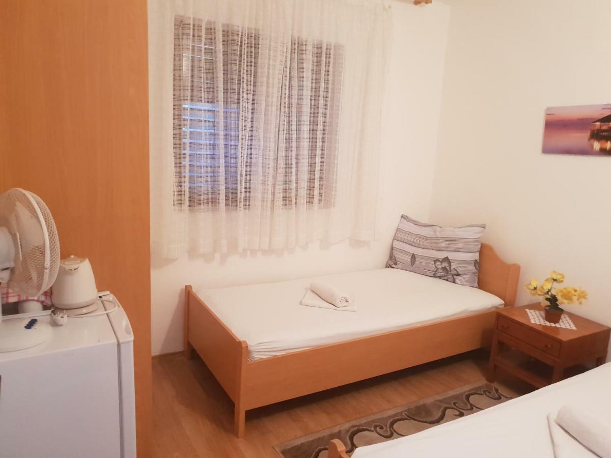 Guest House Alisa Hvar Town Exterior photo