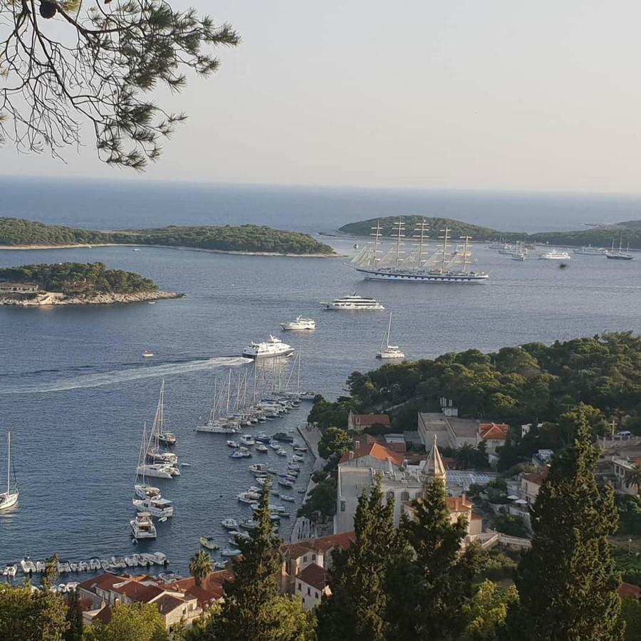 Guest House Alisa Hvar Town Exterior photo