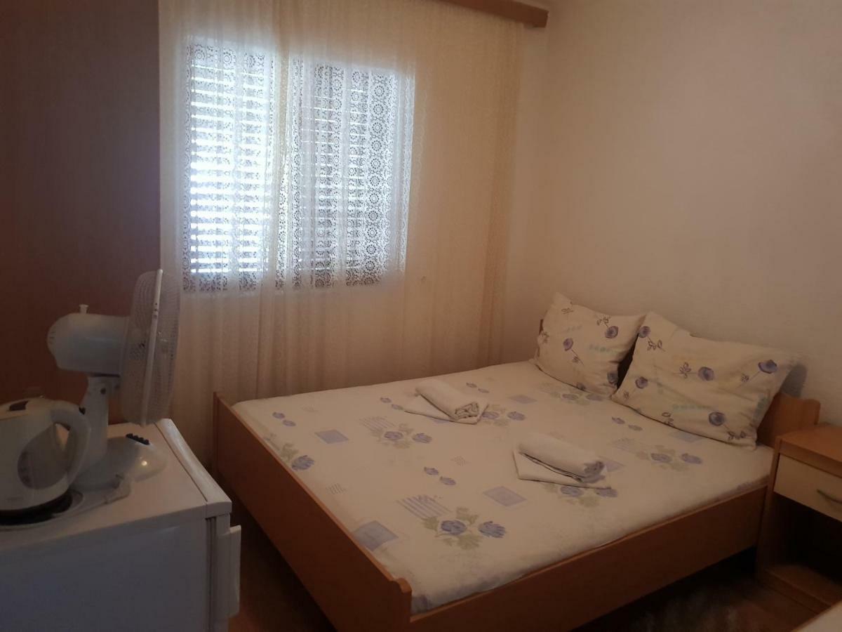 Guest House Alisa Hvar Town Exterior photo