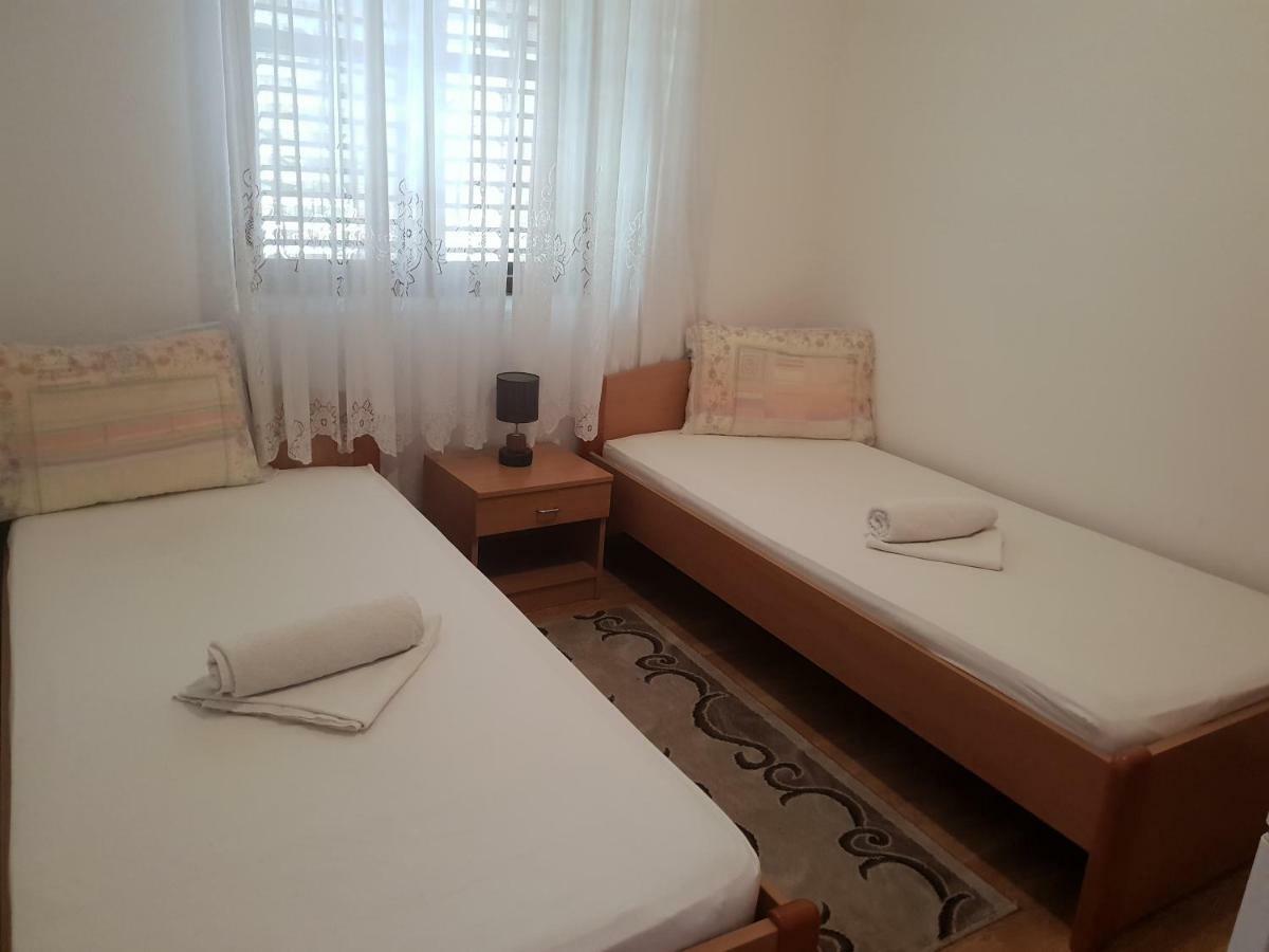 Guest House Alisa Hvar Town Exterior photo